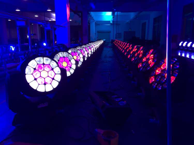 نظام إضاءة LED للمسرح زووم غسل رأس متحرك عين النحل 19X15W ضوء K10 Rgbw