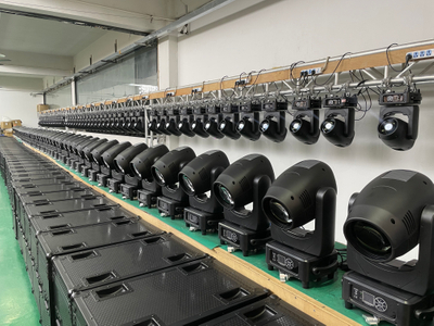 Guangzhou المتحرك ضوء الرأس أضواء DJ RGBW LED شعاع شارب